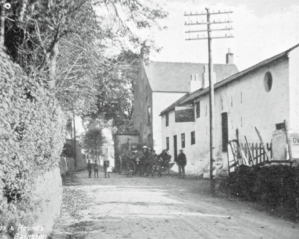 Fox and hounds horse and cartt the dip